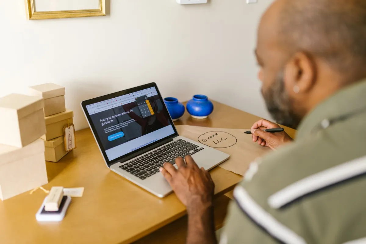 LLC vs Corporation: Complete Comparison Guide (2026)
